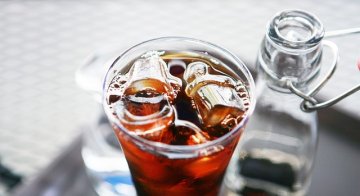 Ako si pripraviť domáci cukrový sirup do kokteilov a ľadového čaju
