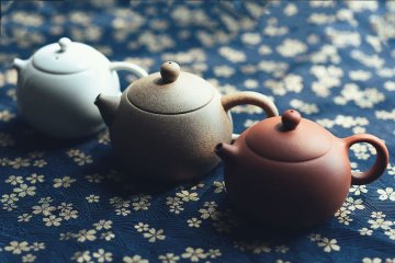 Proč mají čínské čajové konvičky malý objem?