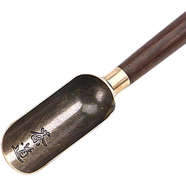 Mosazná lopatka "Yong" s dřevěnou rukojetí