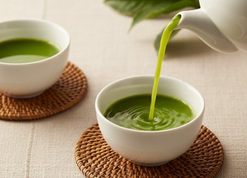 Neobvyklé přísady do čaje ve světě: Cesta za chutí a kulturou